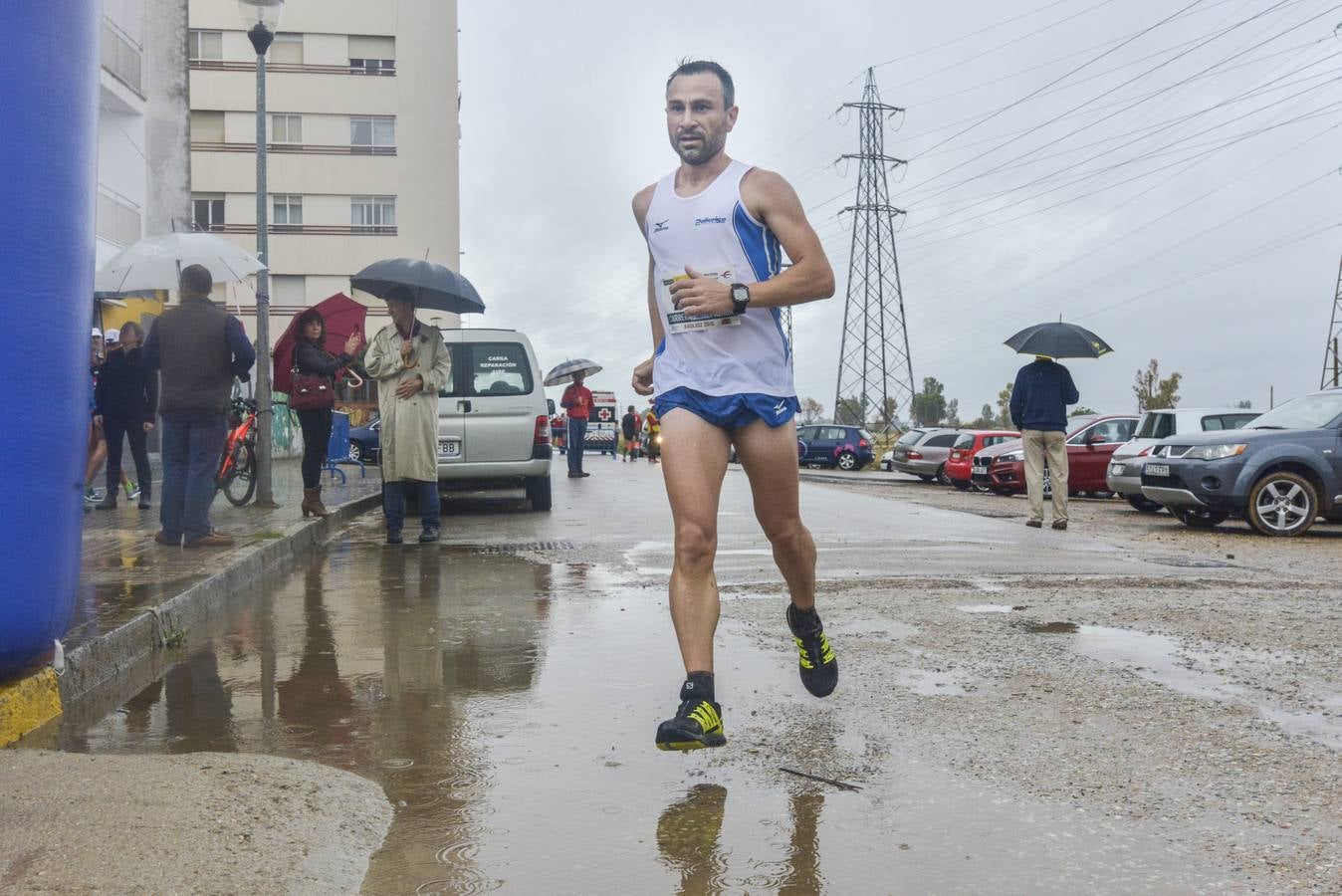 Búscate en las fotos de la I carrera de la prensa de Badajoz