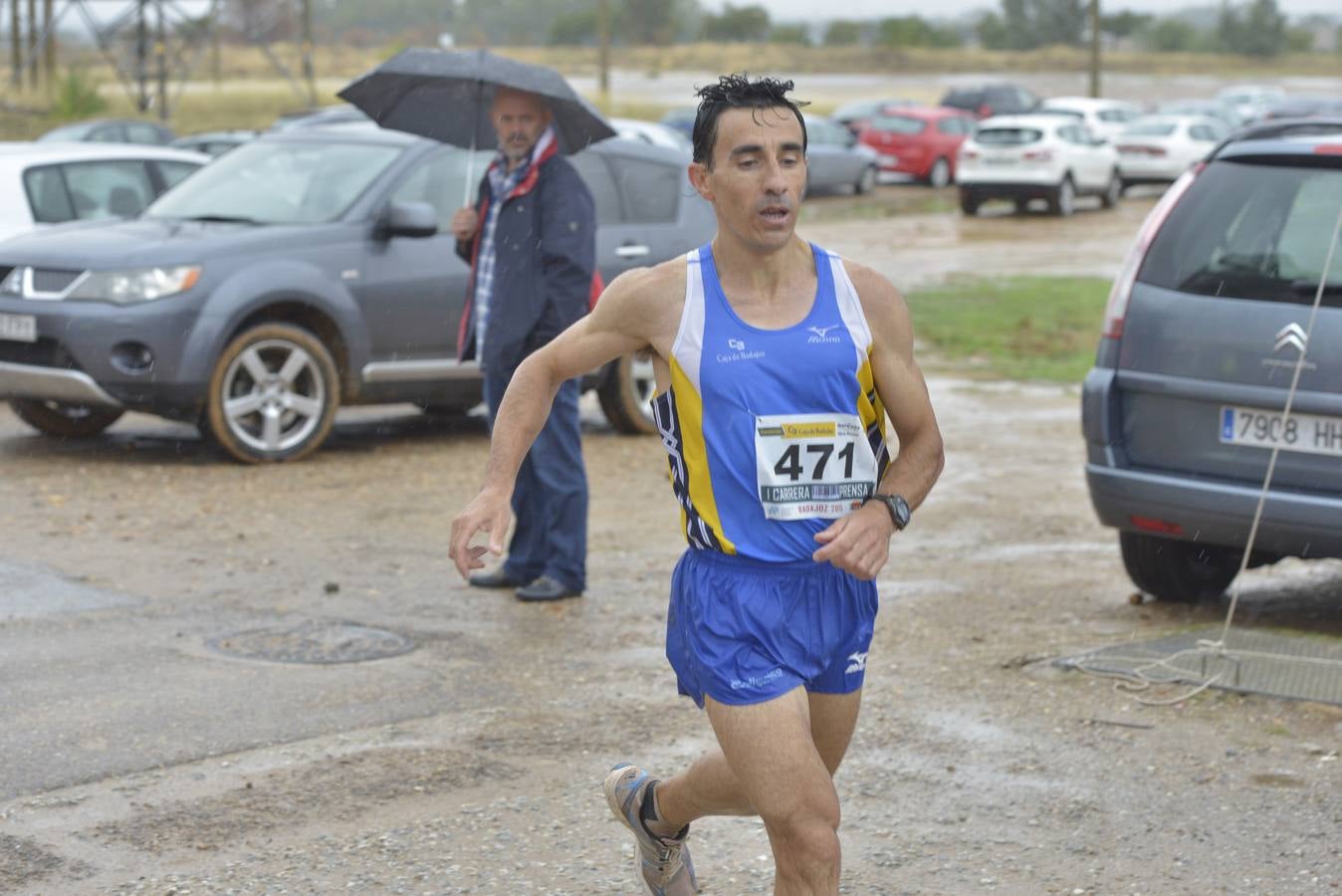 Búscate en las fotos de la I carrera de la prensa de Badajoz