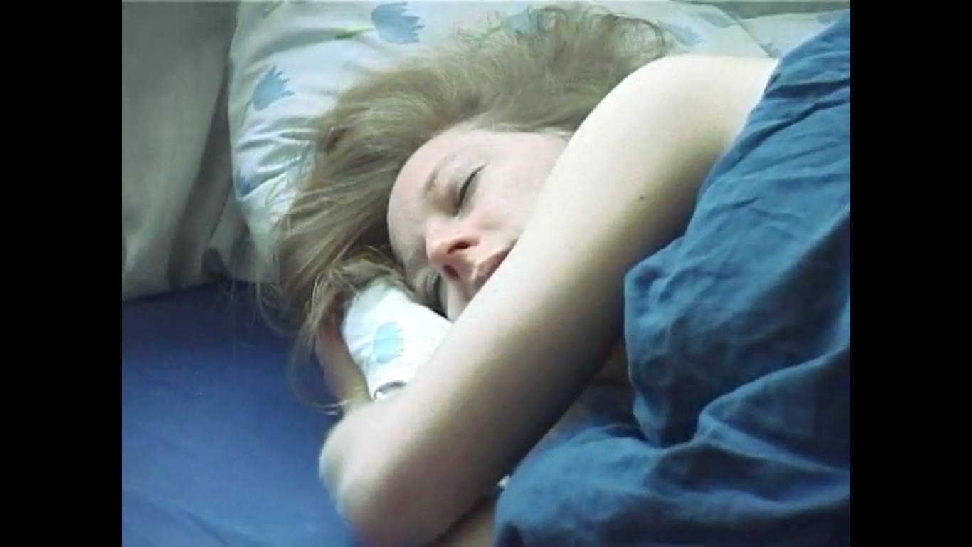 Frame de la videoinstalación 'Atmosphere', de Keren Cytter, dentro de la exposición 'Tercer espacio'.