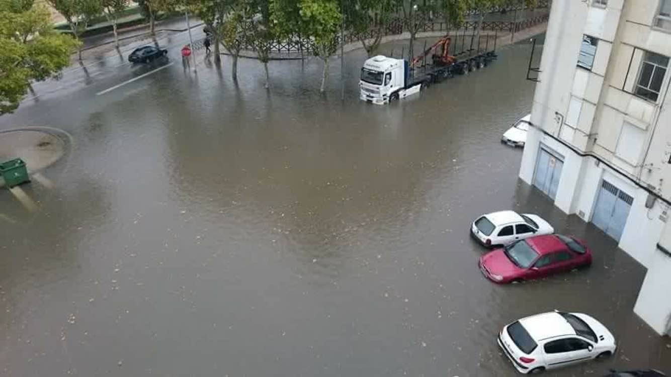Domingo, 18 de octubre: Don Benito fue la población de España que más agua acumuló con 93,2 litros por metro cuadrado, aunque no hubo que lamentar ningún daño persona. Fotografía: Alejandro Calerol