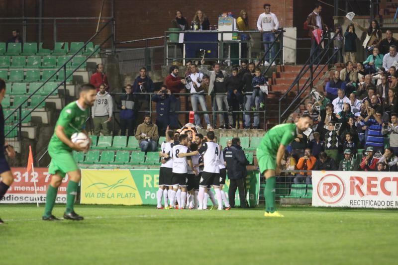 El encuentro entre el Mérida y el Villanovense, en imágenes