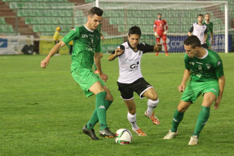 El encuentro entre el Mérida y el Villanovense, en imágenes