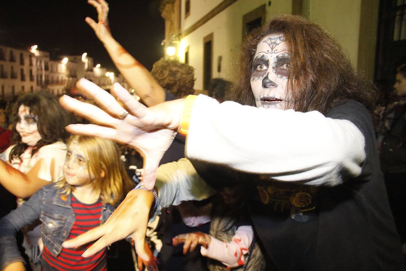 La V Marcha Zombie de Cáceres, en imágenes