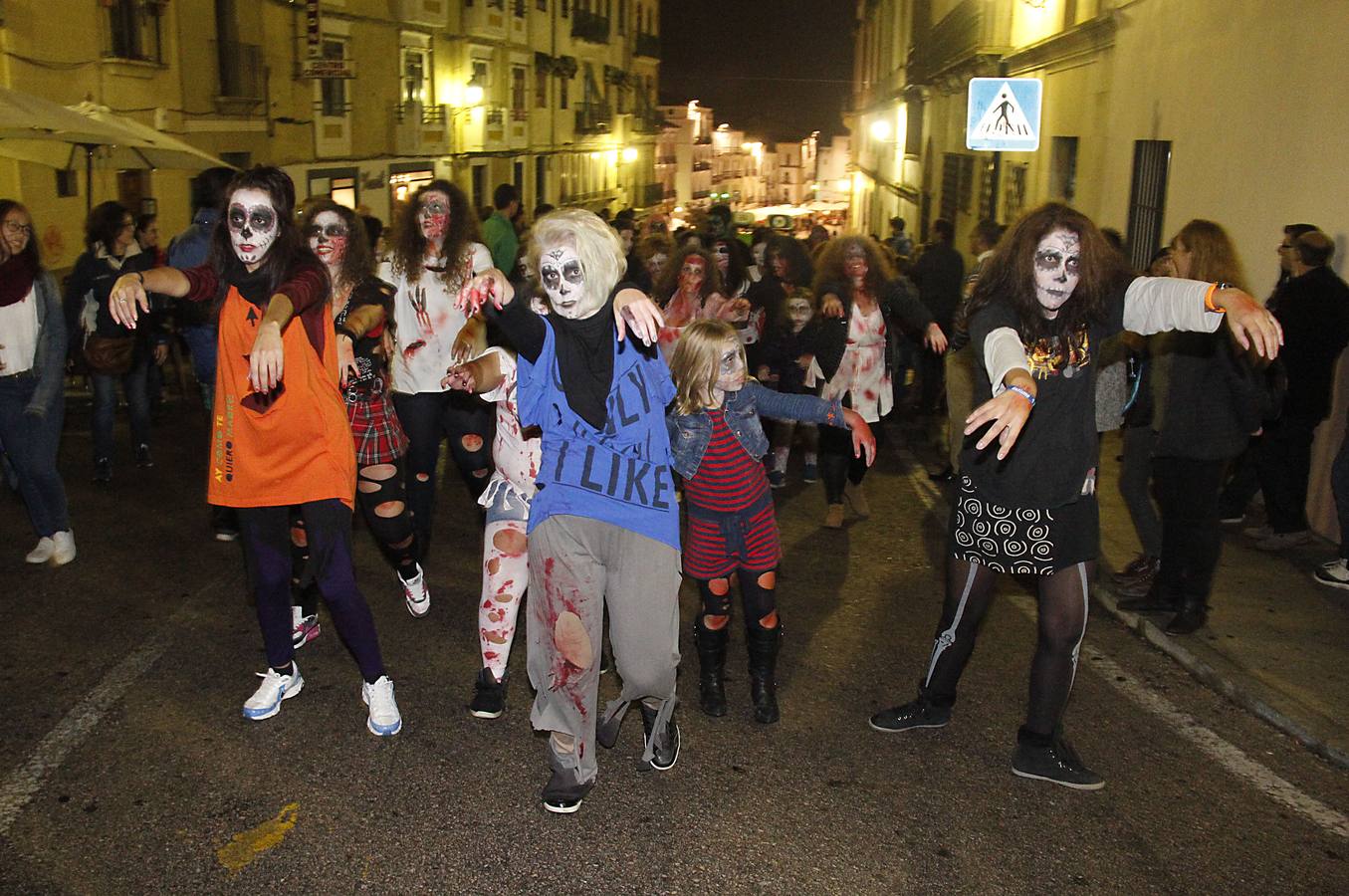 La V Marcha Zombie de Cáceres, en imágenes