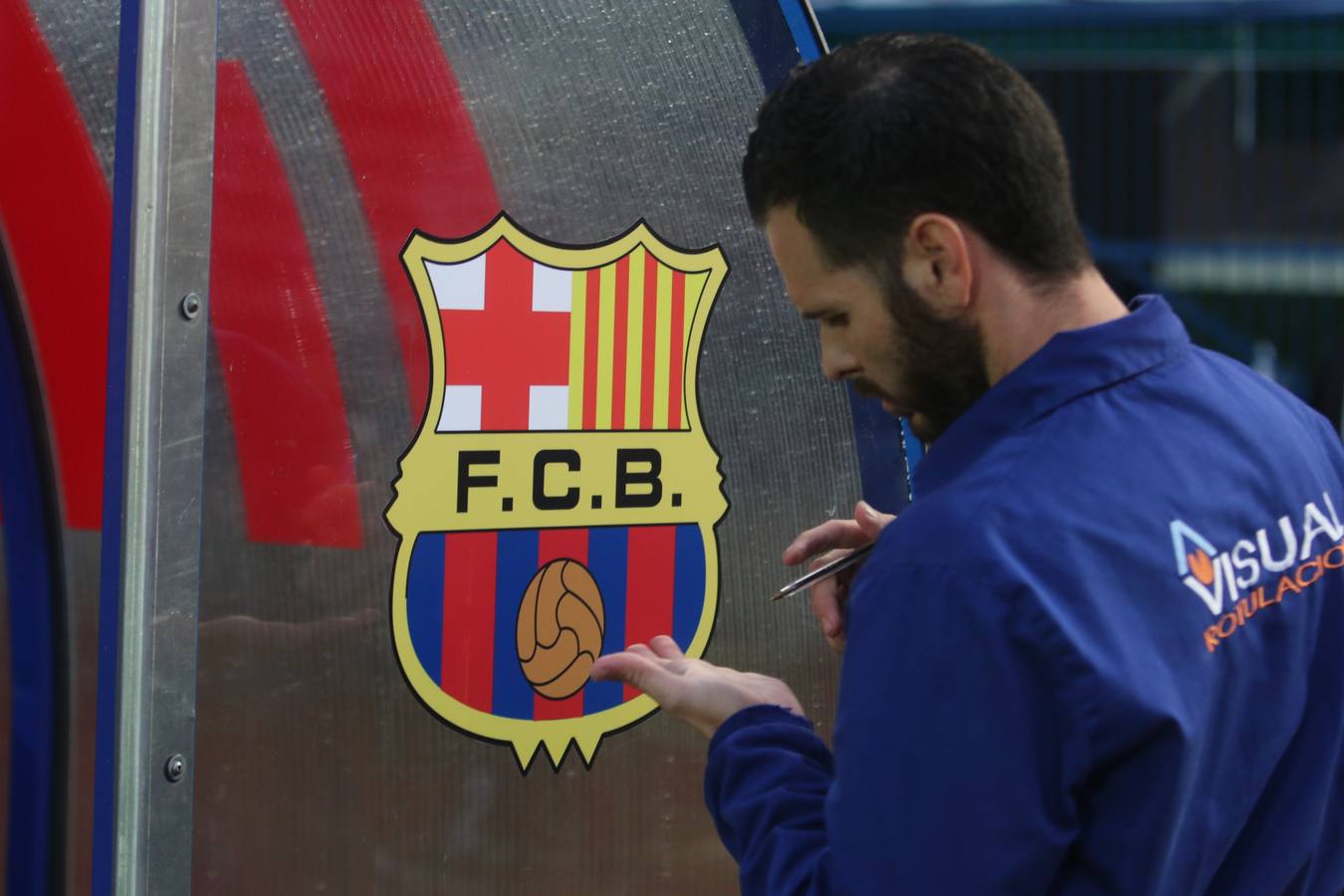 El Villanovense prepara a destajo su estadio para el partido contra el Barça