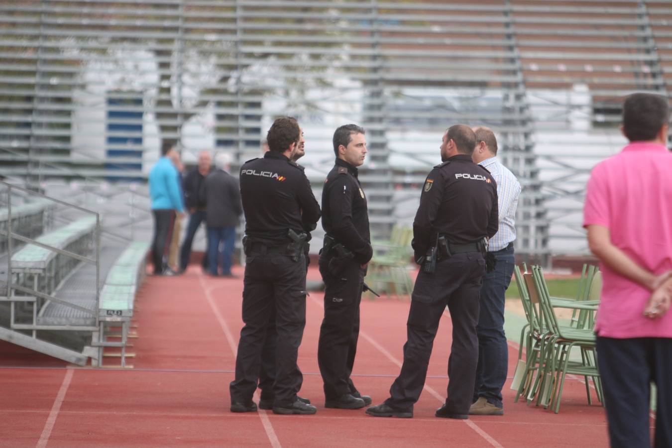 El Villanovense prepara a destajo su estadio para el partido contra el Barça