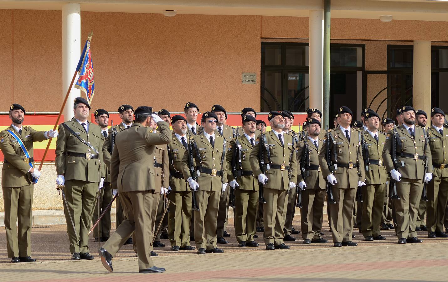 La Base de Bótoa acoge a un nuevo grupo caballería