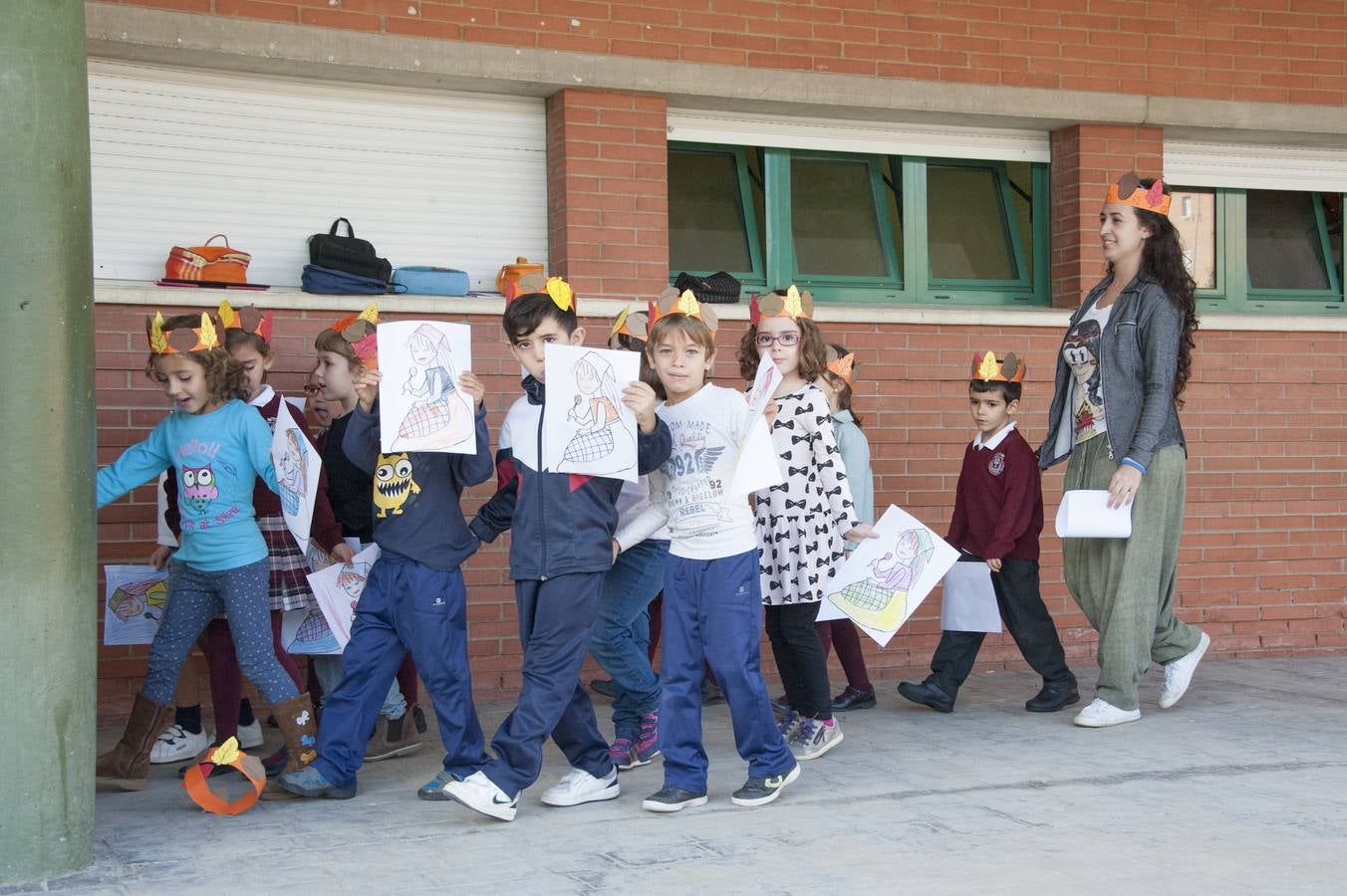 Los escolares del colegio Enrique Segura Covarsí de Badajoz preparan las actividades de Halloween. Fotografía: Pakopí