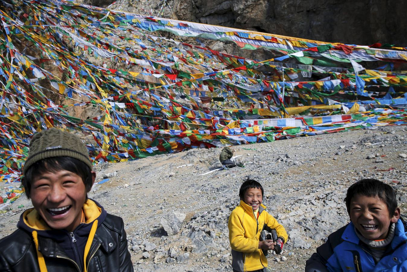 Los tibetanos visitan el lago Namtso