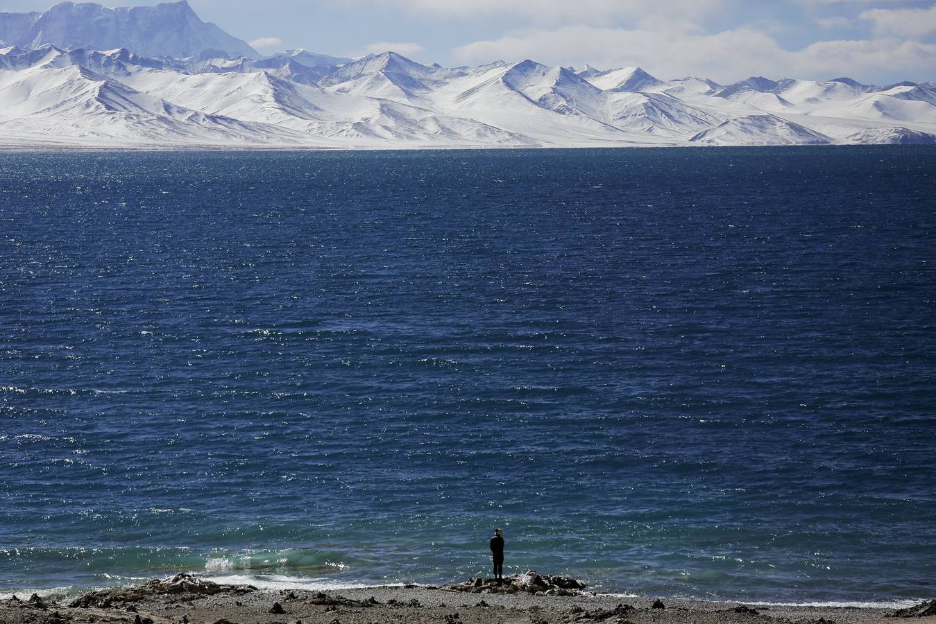 Los tibetanos visitan el lago Namtso