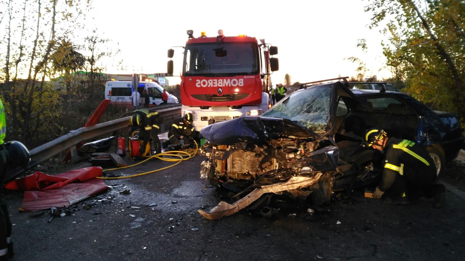 Dos heridos graves en un accidente entre Montijo y Torremayor