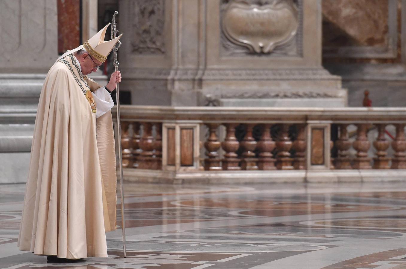 Martes, 8 de diciembre: Inauguración del Jubileo Extraordinario de la Misericordia, en el Vaticano. El papa Francisco afirmó, antes de abrir la Puerta Santa, que el Jubileo Extraordinario de la Misericordia que se celebrará hasta el próximo 20 de noviembre, "será un año para crecer en la convicción de la misericordia" Fotografías: Maurizio Brambatti.