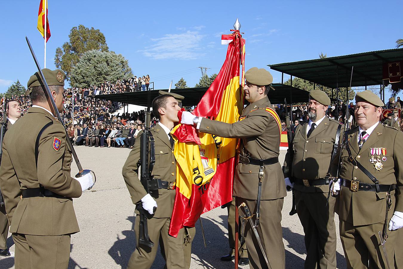 599 jóvenes soldados juran bandera en Cáceres