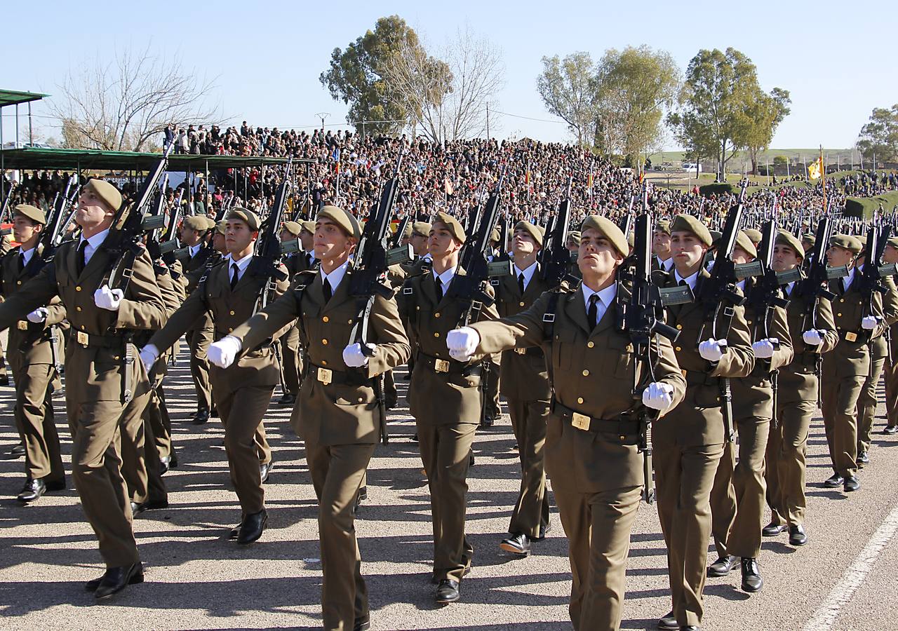 599 jóvenes soldados juran bandera en Cáceres