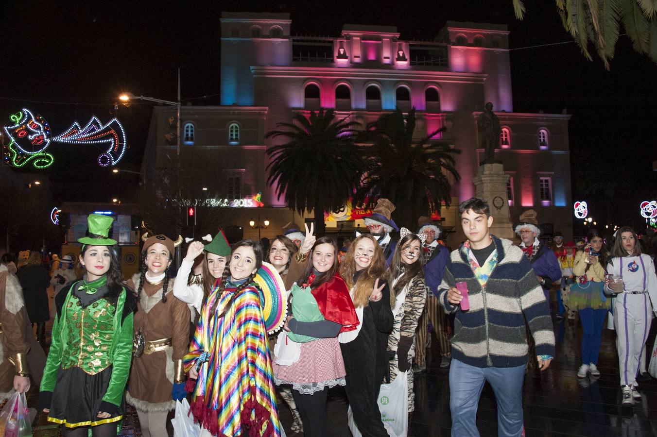 Ambiente nocturno en el sábado de Carnaval, Badajoz.