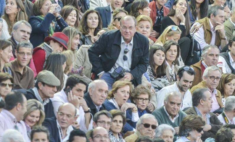 Ambiente y tendidos en el sábado en la Feria de Olivenza.