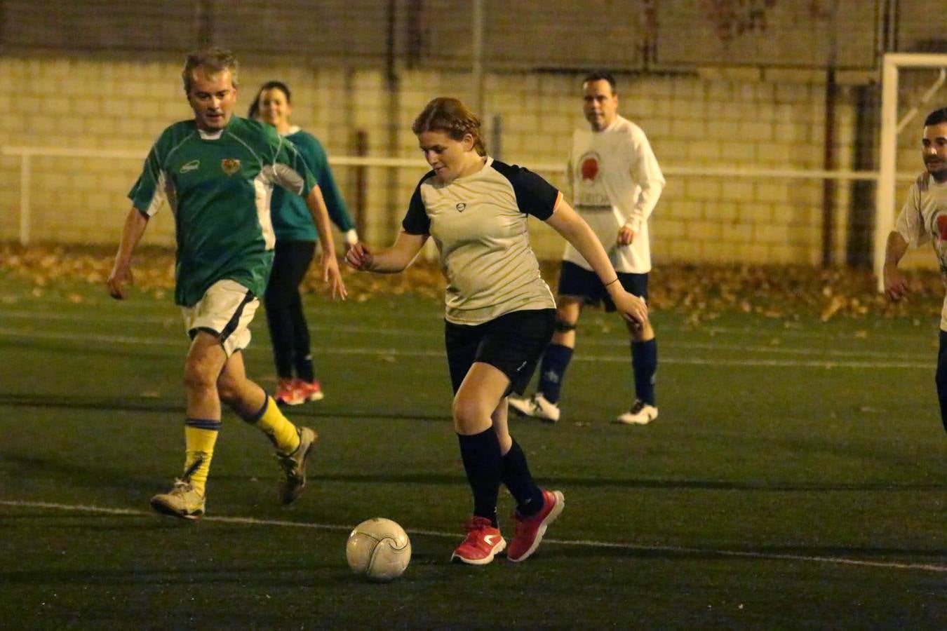 Lunes, 28 de diciembre: Triangular benéfico de fútbol en el Complejo Polideportivo de Las Abadías de Mérida en el que participaron políticos, periodistas y socios y voluntarios de la asociación de protección de animales, ACUDAME. Fotografías: JM Romero