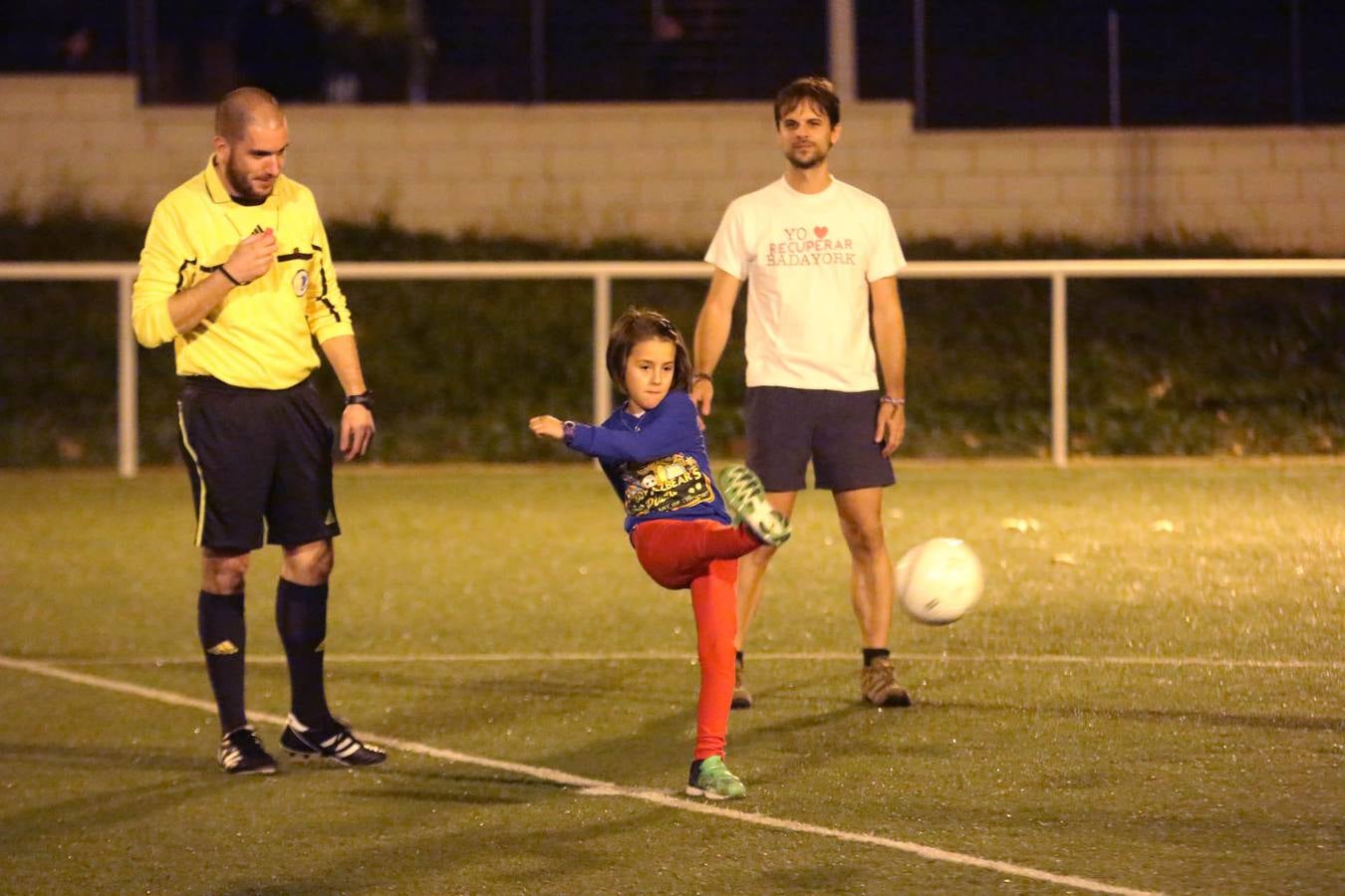 Lunes, 28 de diciembre: Triangular benéfico de fútbol en el Complejo Polideportivo de Las Abadías de Mérida en el que participaron políticos, periodistas y socios y voluntarios de la asociación de protección de animales, ACUDAME. Fotografías: JM Romero