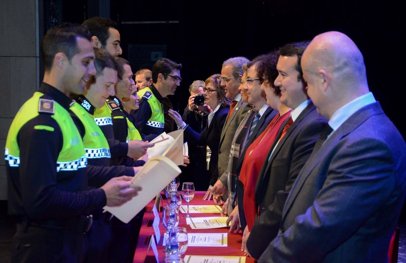 Acto oficial de la entrega de despachos de los nuevos policías locales