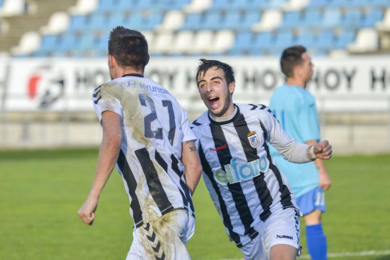 Victoria del CD Badajoz ante el Azuaga (3-2)