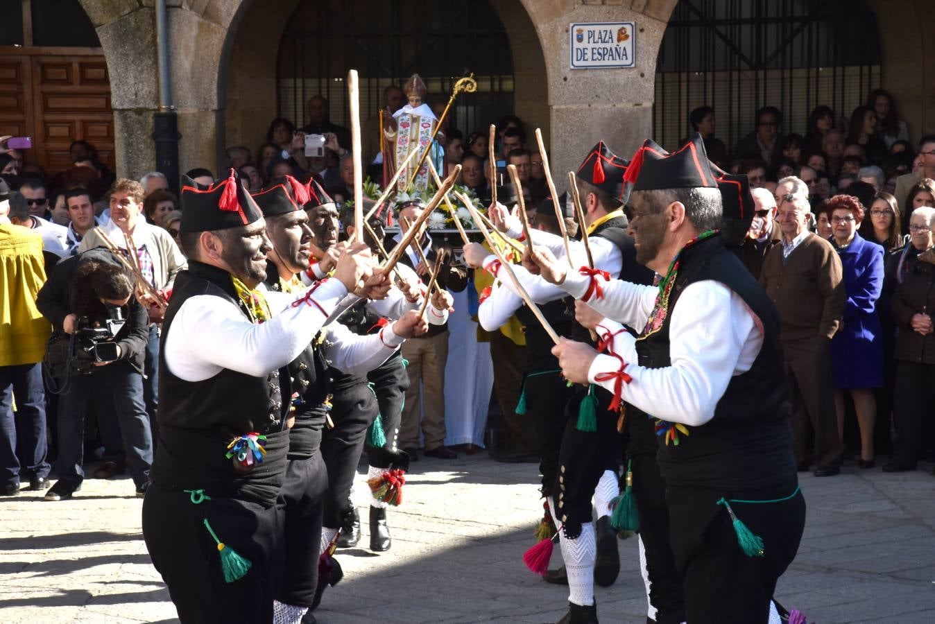 Los Negritos de San Blas llenan de danzas ancetrales Montehermoso