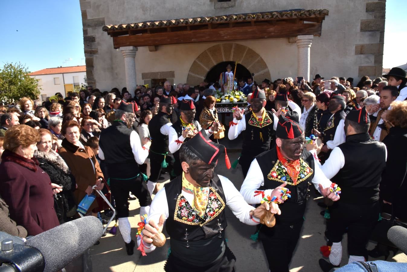 Los Negritos de San Blas llenan de danzas ancetrales Montehermoso