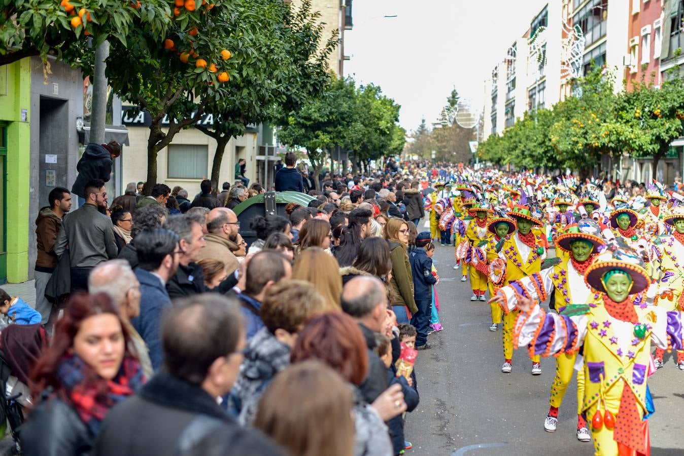 Ambiente en el desfile de comparsas de Badajoz 2016