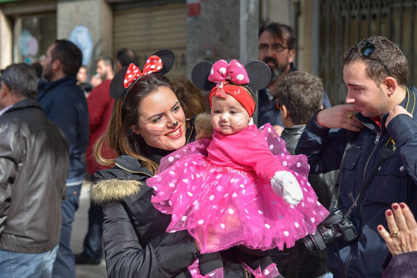 Ambiente en el desfile de comparsas de Badajoz 2016