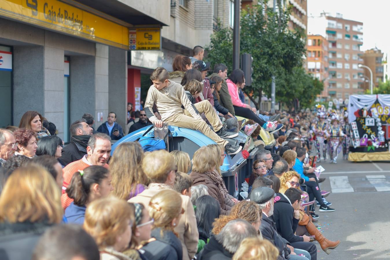 Ambiente en el desfile de comparsas de Badajoz 2016