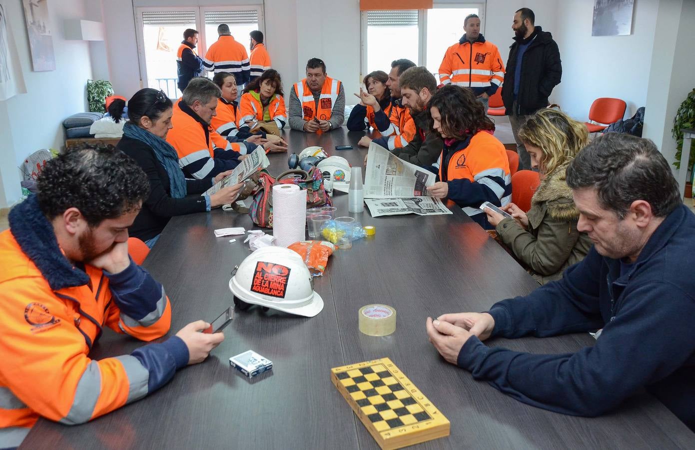 Los trabajadores de la mina de Aguablanca se encierran