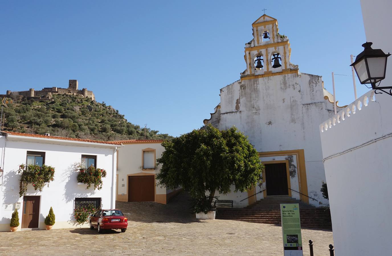 Alconchel, a los pies del castillo de Miraflores