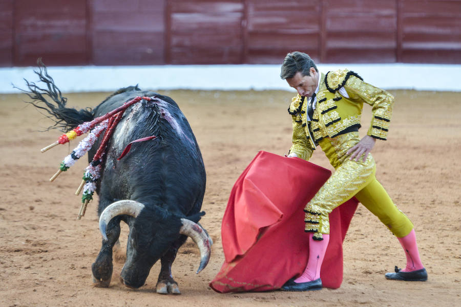 Talavante abre la puerta grande de Olivenza
