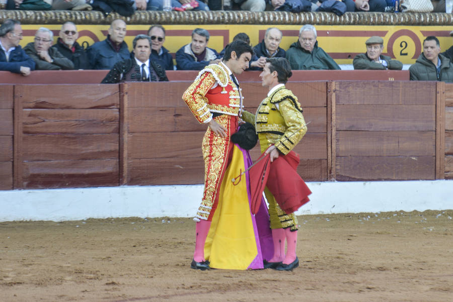 Talavante abre la puerta grande de Olivenza