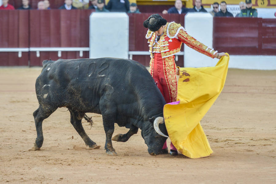 Talavante abre la puerta grande de Olivenza