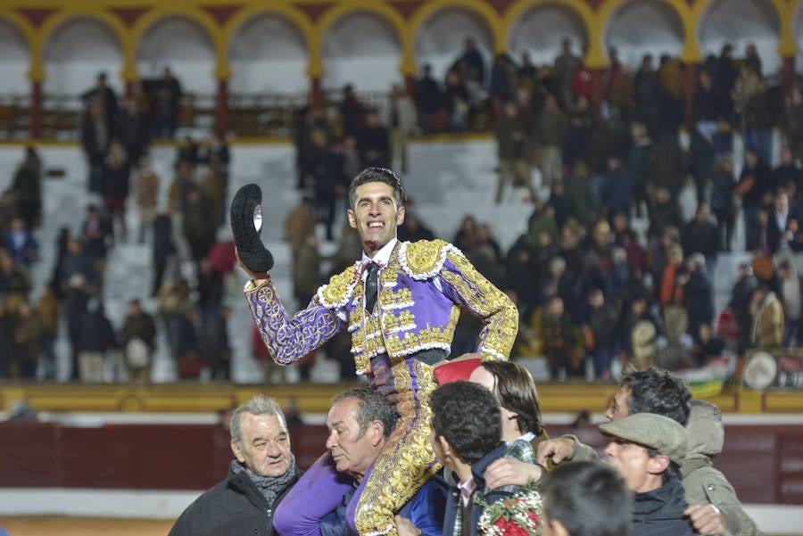 Talavante abre la puerta grande de Olivenza