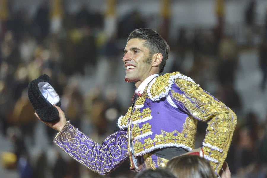 Talavante abre la puerta grande de Olivenza