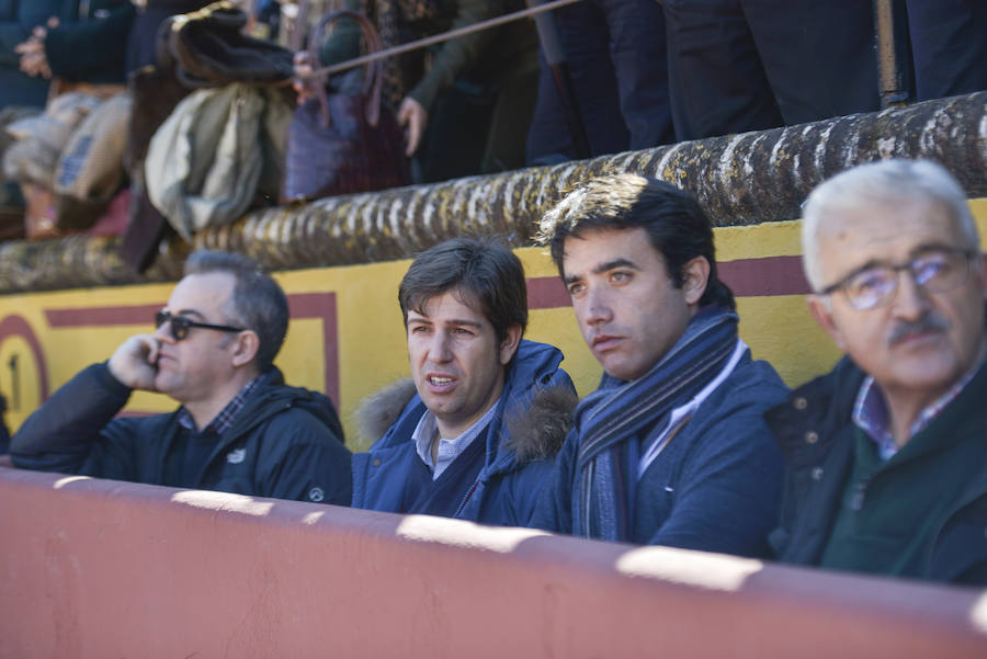 Ambiente y rostros conocidos en los festejos dominicales de  Olivenza