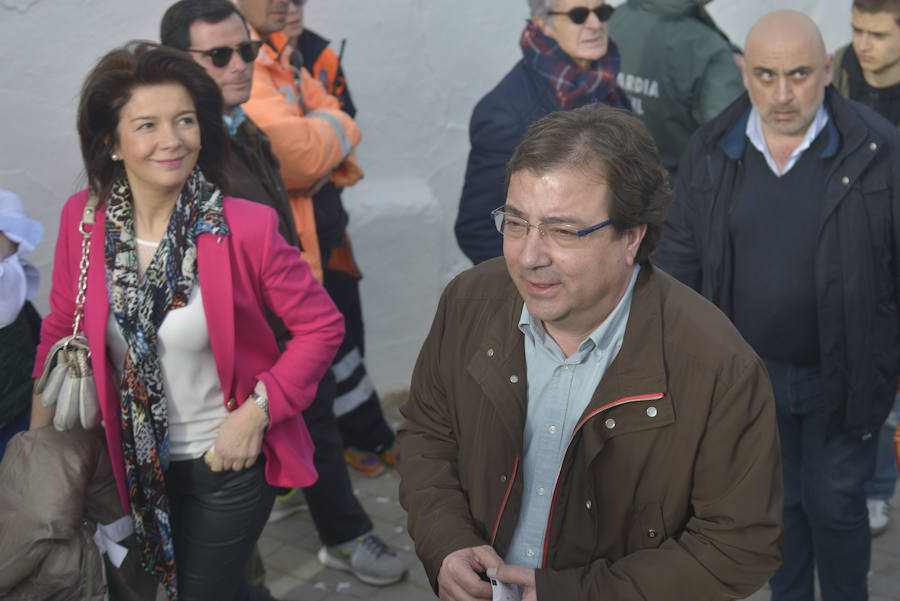 Ambiente y rostros conocidos en los festejos dominicales de  Olivenza