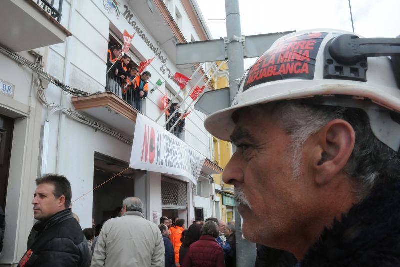 Extremadura y Andalucía escenifican su unión para intentar evitar el cierre de Aguablanca