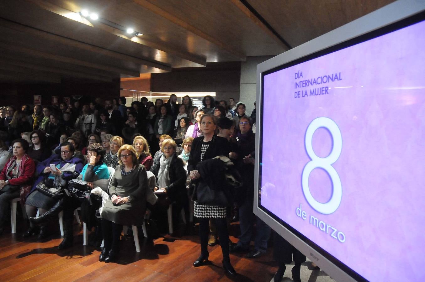 Acto Internacional del Día de la Mujer en la Asamblea de Extremadura. Foto: Brígido Fernández