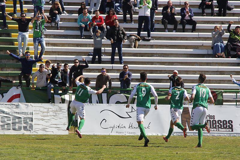 Victoria del Cacereño ante el Lealtad (1-0)