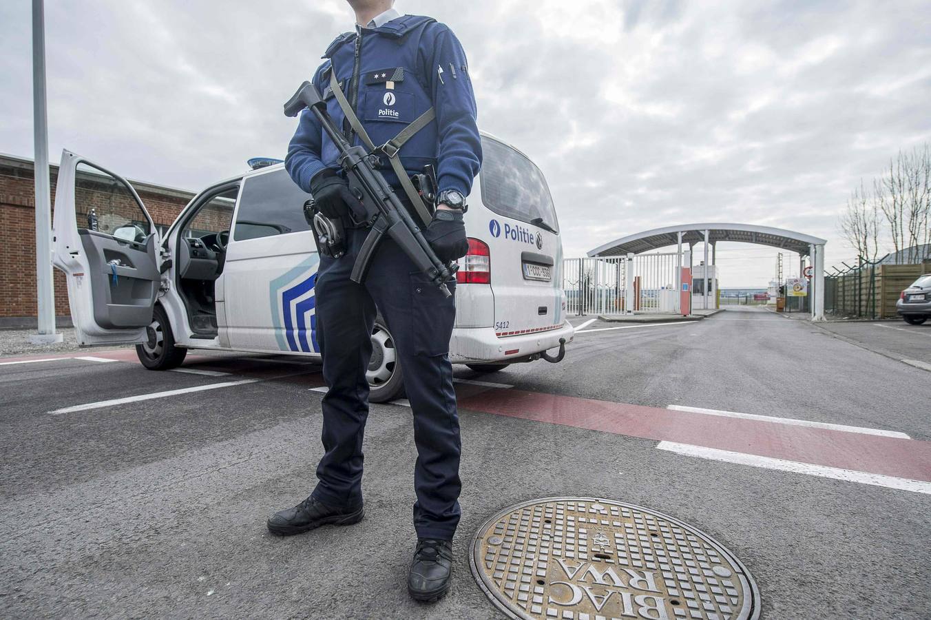 Las fuerzas de seguridad han cerrado el perímetro del aeropuerto de Zaventem tras el ataque registrado.