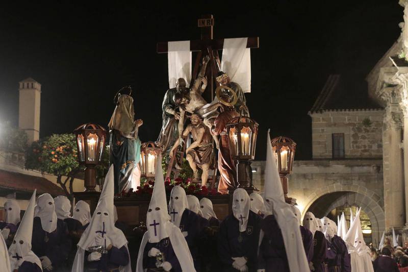 La hermandad del Santisimo Crucifijo y el Descendimiento de La Cruz