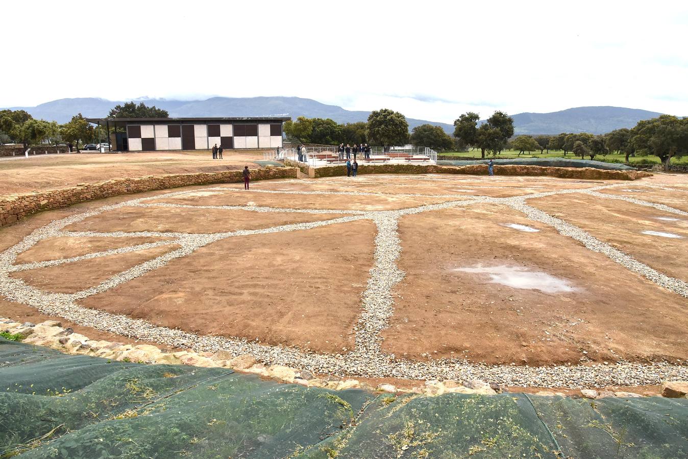 El yacimiento arqueológico de Cáparra recupera su anfiteatro romano