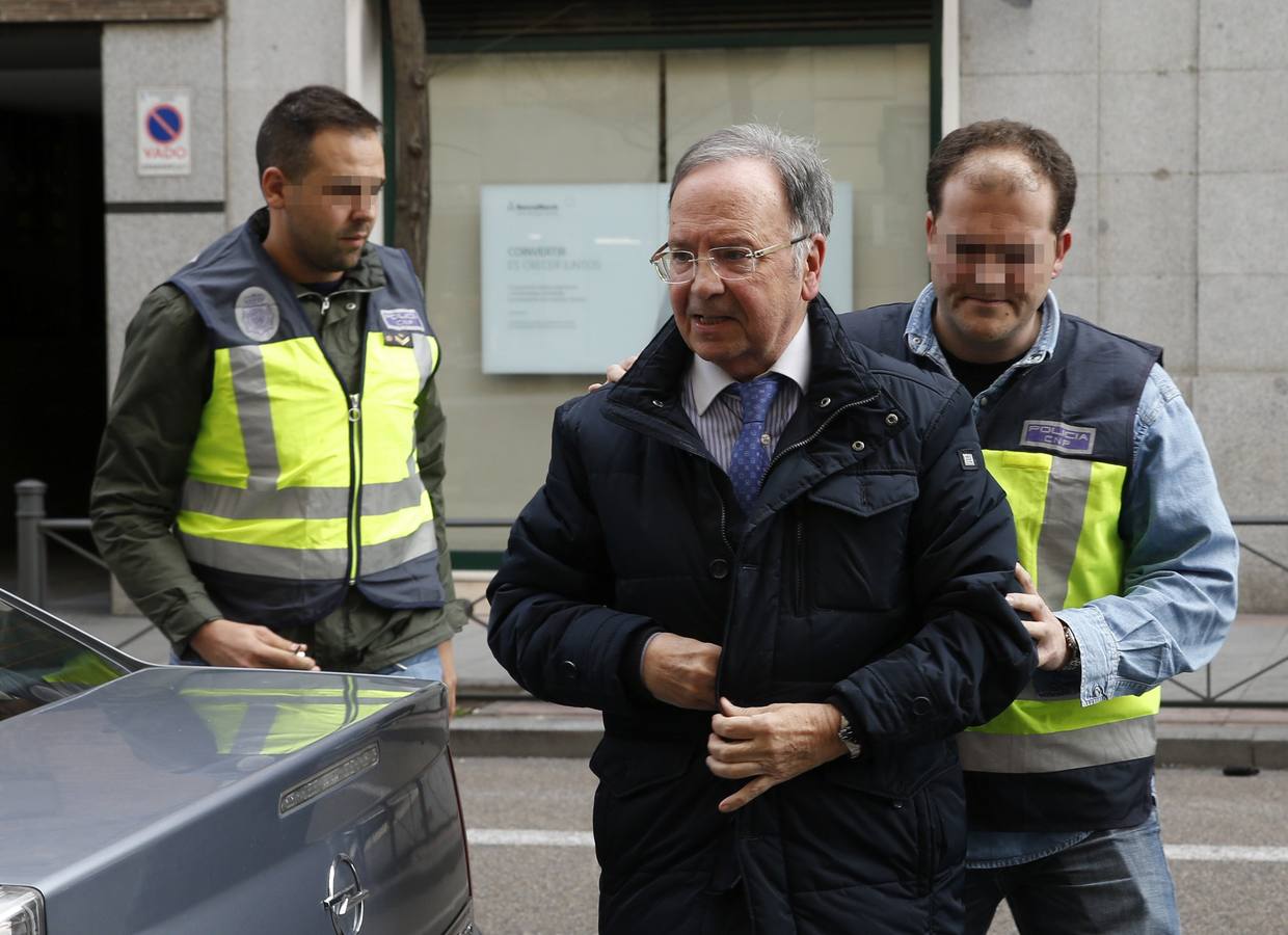 Martes, 19 de abril:  También fue arrestado el máximo responsable del sindicato de funcionarios Manos Limpias, Miguel Bernard, por su supuesta implicación en la extorsión a bancos. Fotografía: AgenciasAutor: EFE