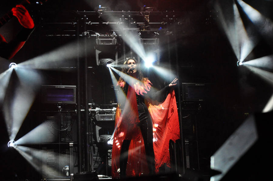 Sábado, 23 de abril: El recinto del polígono Cepansa de Don Benito se llenó para disfrutar del tour 'Caos' de Malú. Fotografía: Estrella Domeque