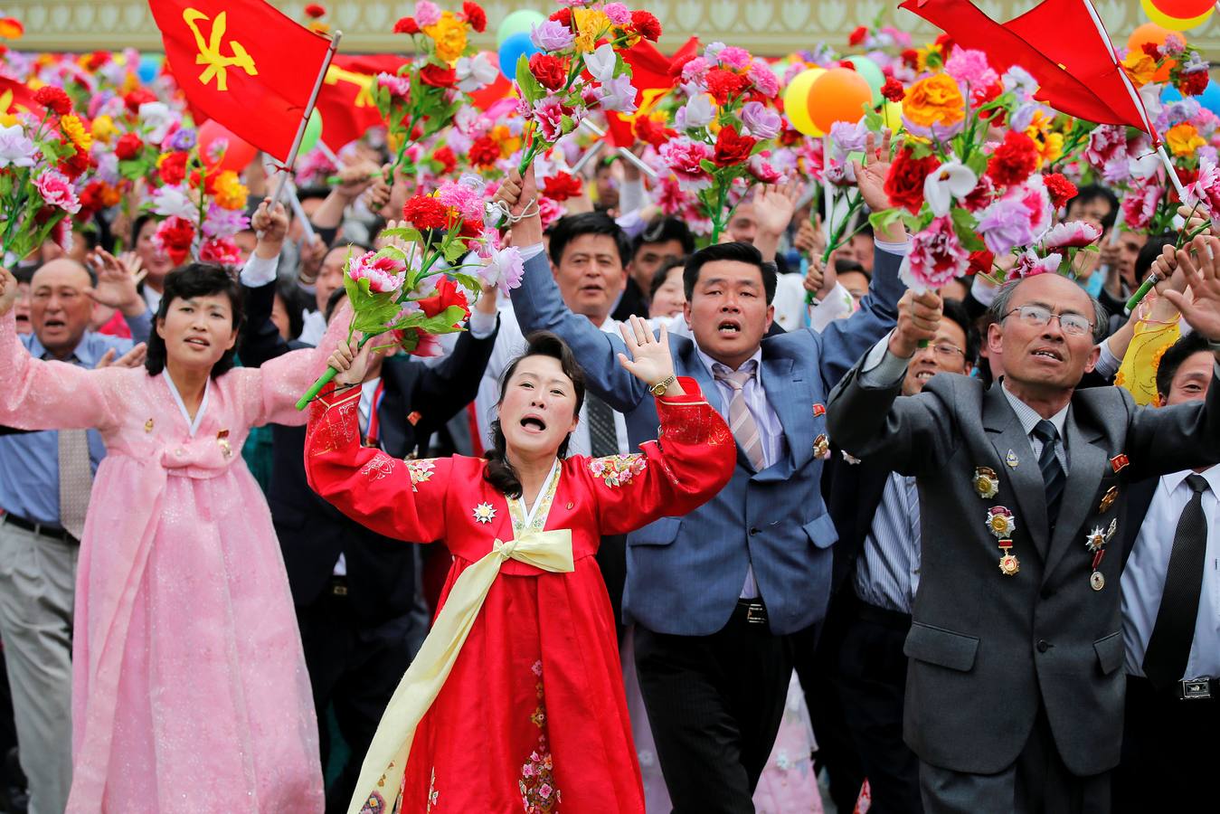 Manifestación masiva y el desfile en Pyongyang