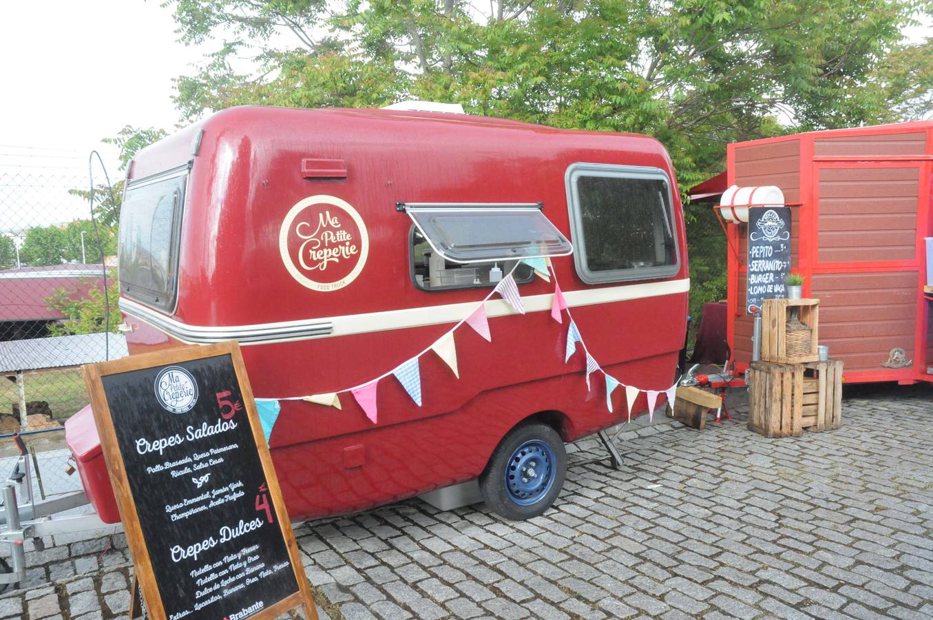 Viernes, 13 de mayo:  Quince camiones de comida callejera y cerveza artesana llegaron a Mérida para inaugurar el Food Truck Festival. Fotografía: Brígido Fernández