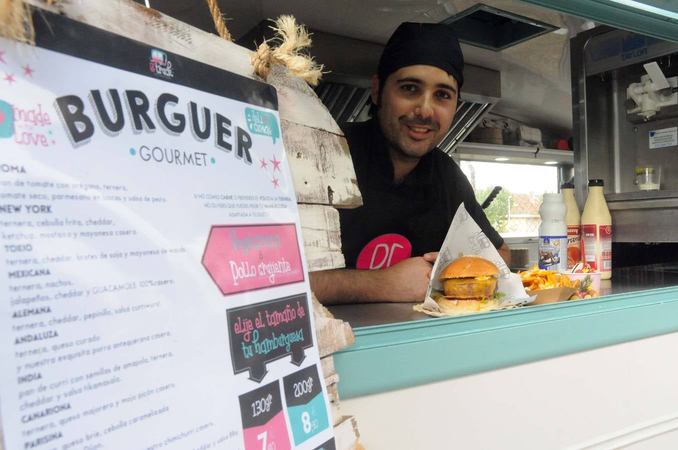 Viernes, 13 de mayo:  Quince camiones de comida callejera y cerveza artesana llegaron a Mérida para inaugurar el Food Truck Festival. Fotografía: Brígido Fernández