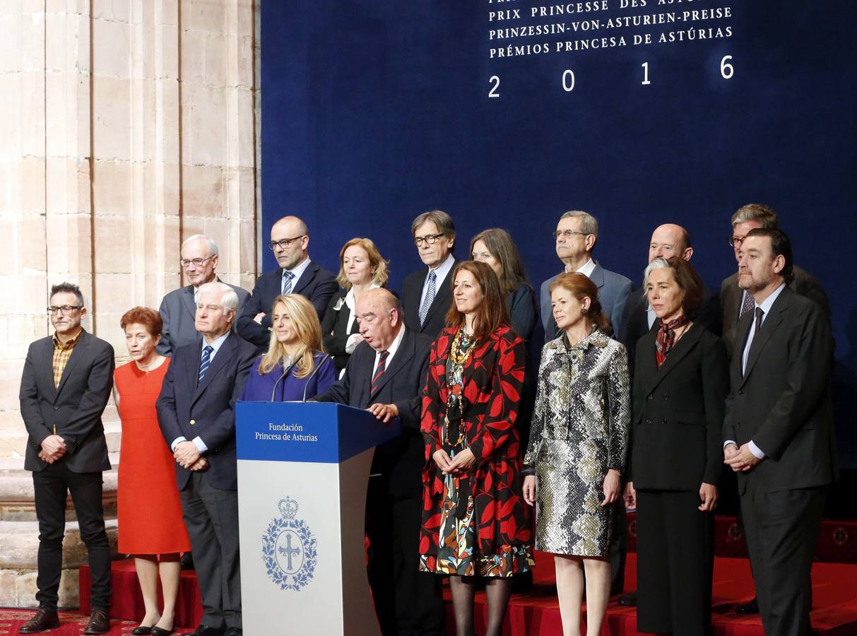 Miércoles, 11 de mayo. La actriz, directora y escenógrafa española Nuria Espert fue galardonada con el premio Princesa de Asturias de las Artes. EFE Fotografías: Agencias